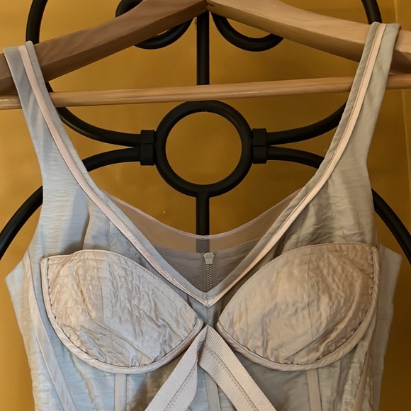 BCBG MAX AZRIA Runway Collection - Picture 2 of 10